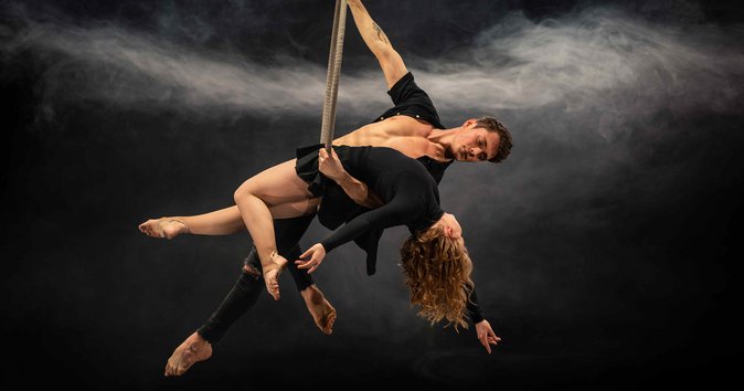 Spinning Art & Aerial Duo - Don't Stop Dreaming - Felice & Spencer
