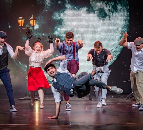 Swinging Breakdance