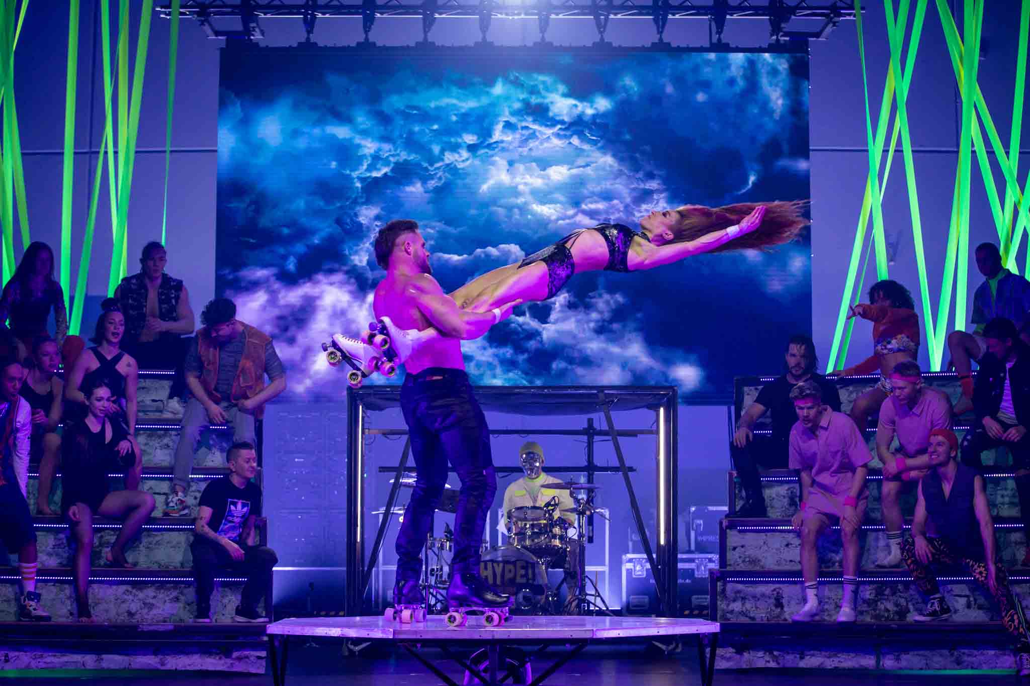 Tournee Superfly 2025 Feuerwerk der Turnkunst On Stage