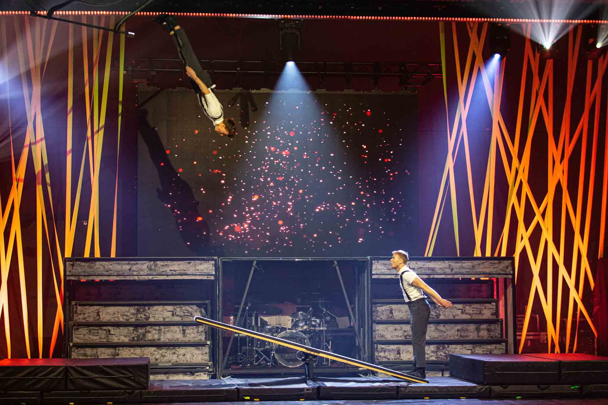 Tournee Superfly 2025 Feuerwerk der Turnkunst On Stage